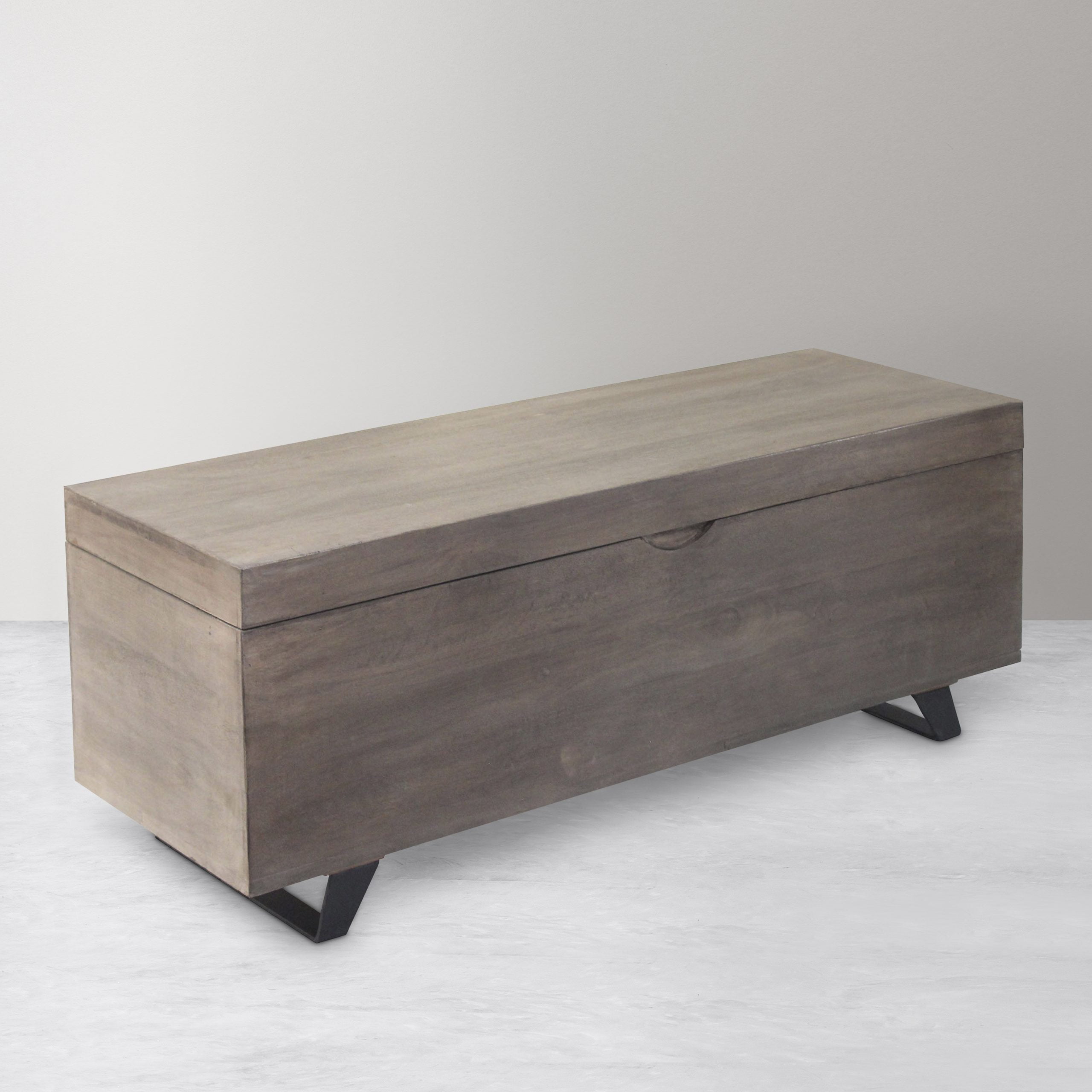 Amanpour Storage Chest